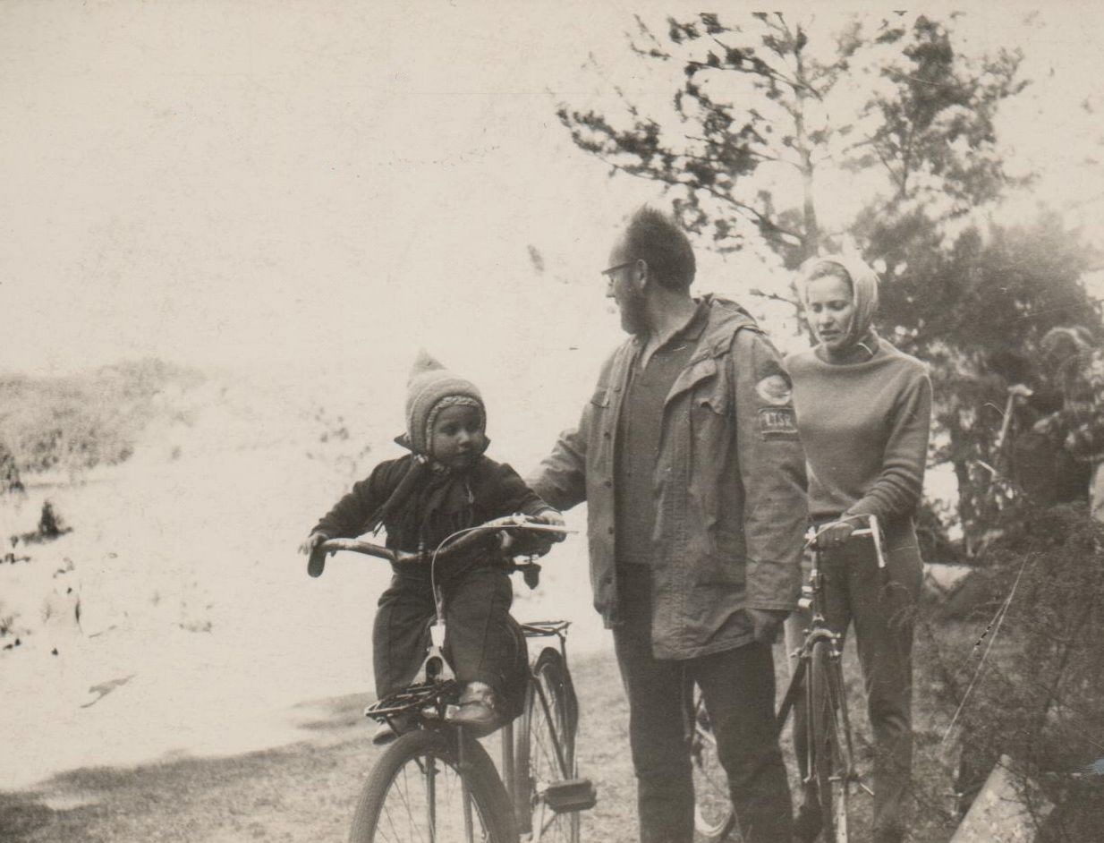 Ant tėvelio dviračio. 1970 m. gegužės 23 d.