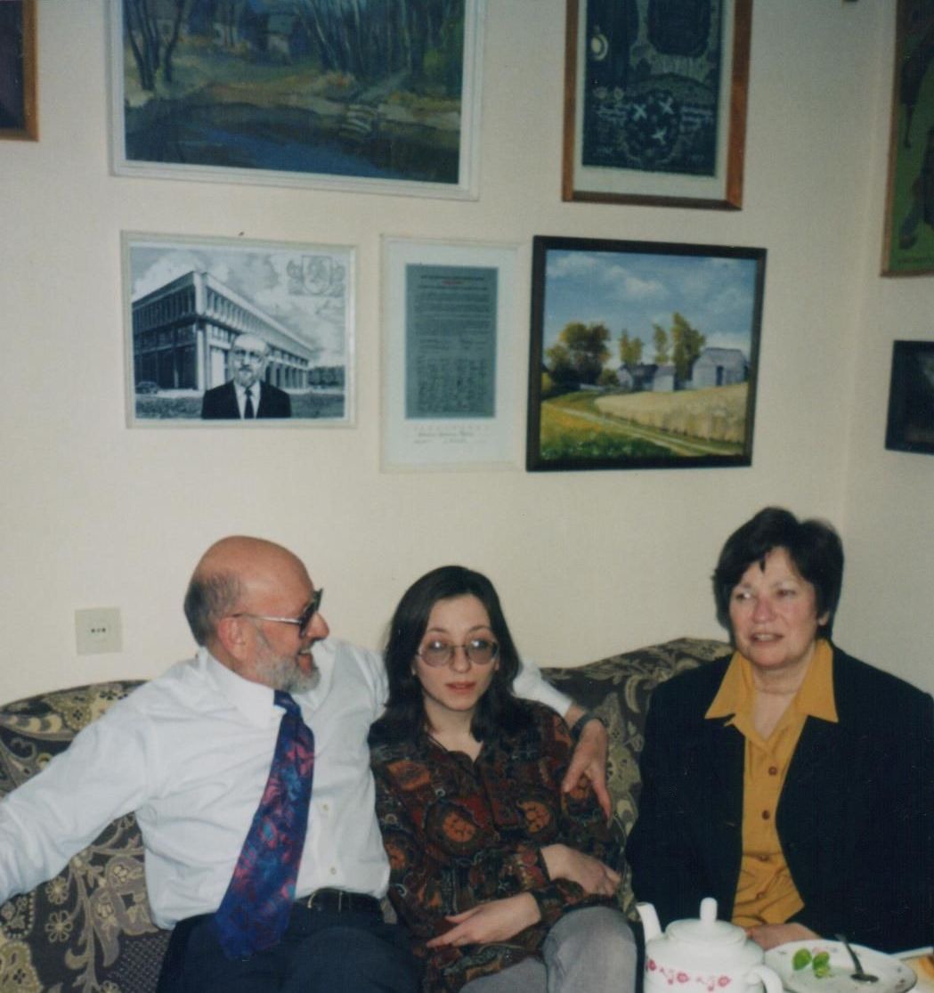 Gediminas, Milda ir Birutė savo namuose Vilniuje. 1995 m.