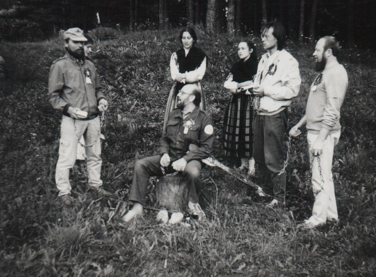 Ekspedicijos po Sibiro apylinkes dalyvio Gedimino Sederavičiaus pastatyto žygio tema spektaklio akimirka. 1987 m. rugsėjis.