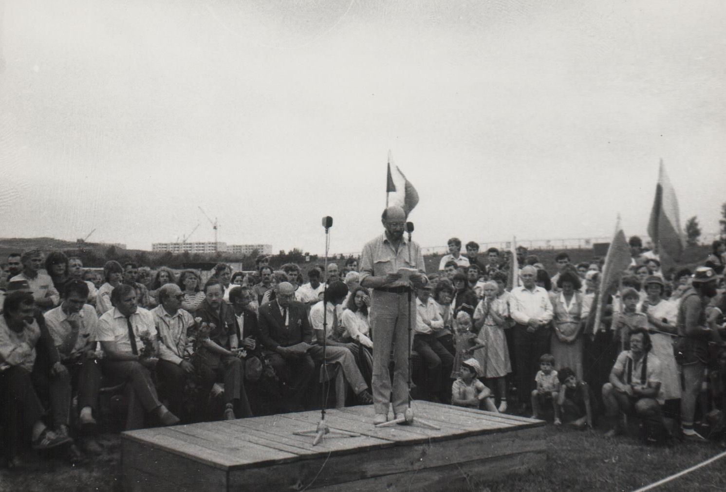 1988 m. Jonavoje buvo surengtas pirmasis Sąjūdžio mitingas. Kalba – G. Ilgūnas. 1988 m. liepos 25 d.