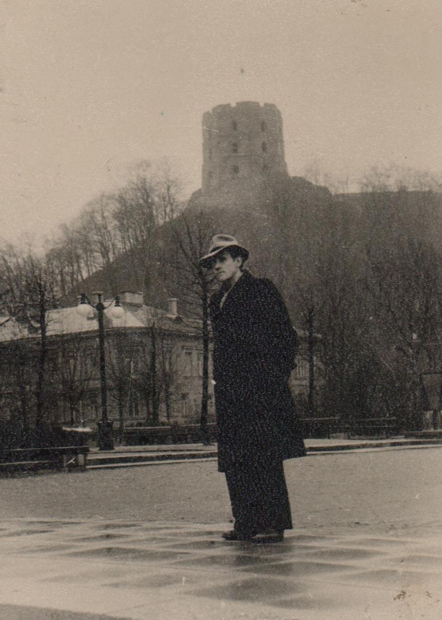Lankant Vilniaus istorines vietas. 1958 m. lapkritis.