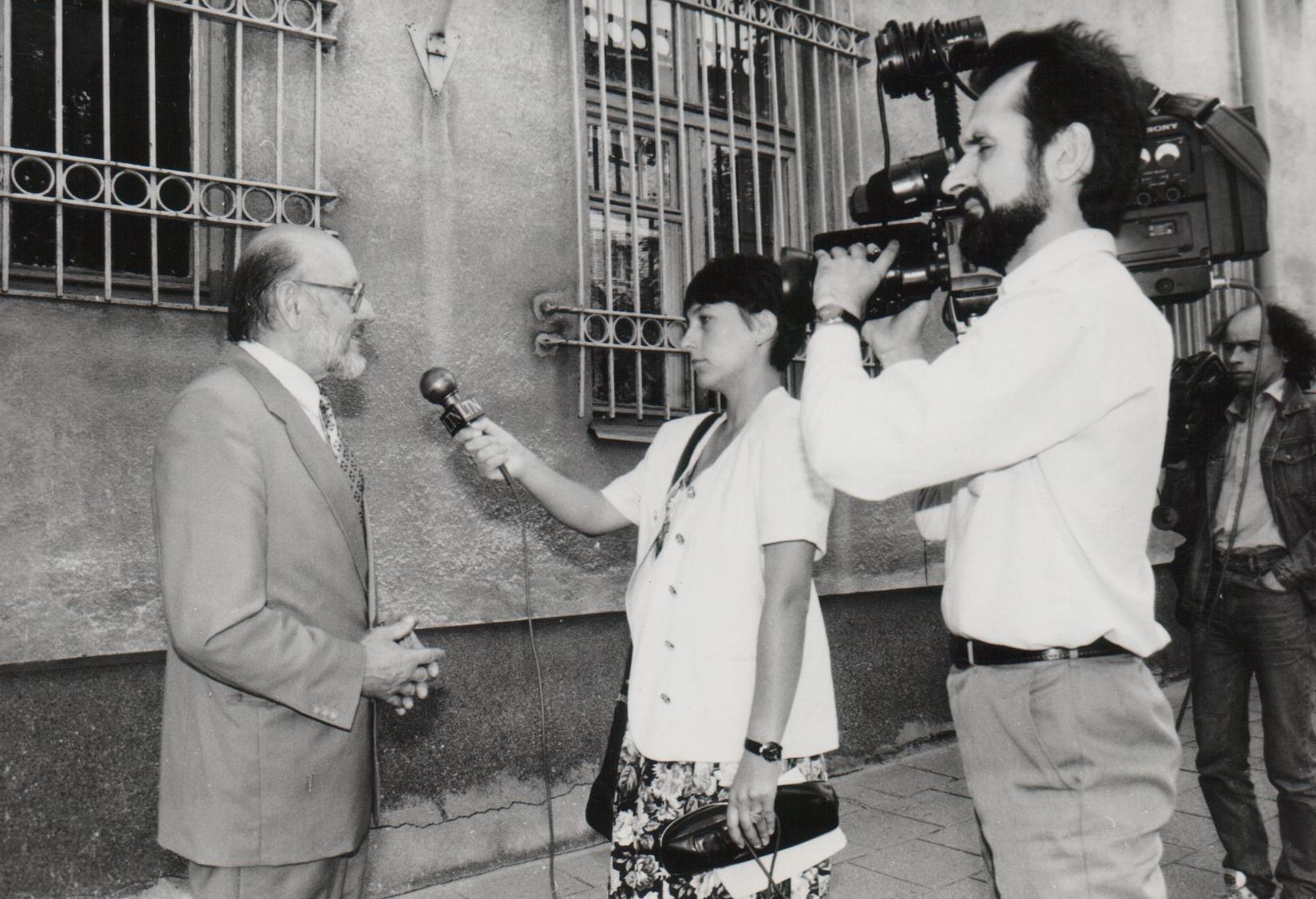 Interviu televizijai apie Ministro Pirmininko lankymąsi archyvuose. 1996 m. birželio 8 d.