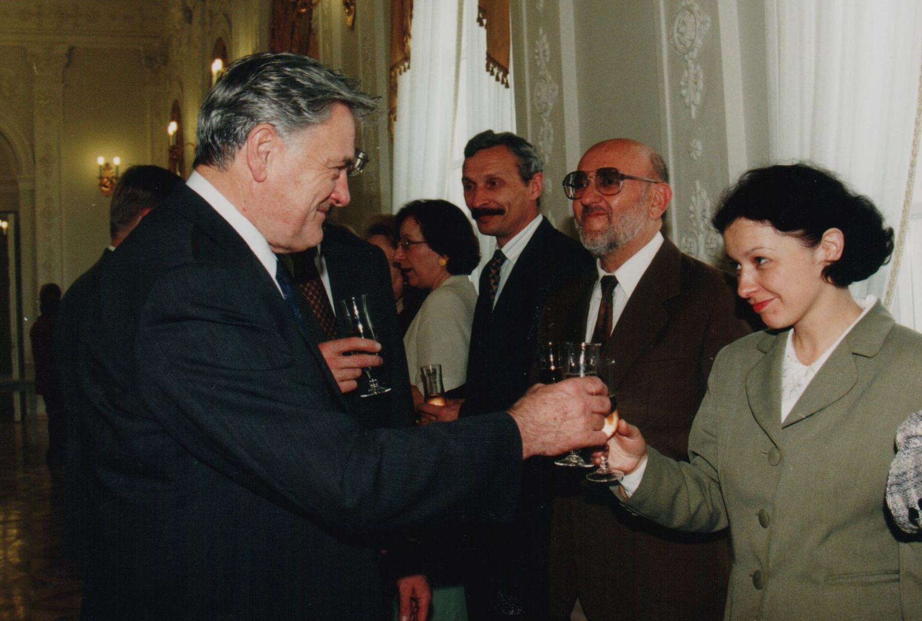 LR Prezidento V. Adamkaus darbo 100-dienio minėjimo metu. 1998 m. birželio 4 d.