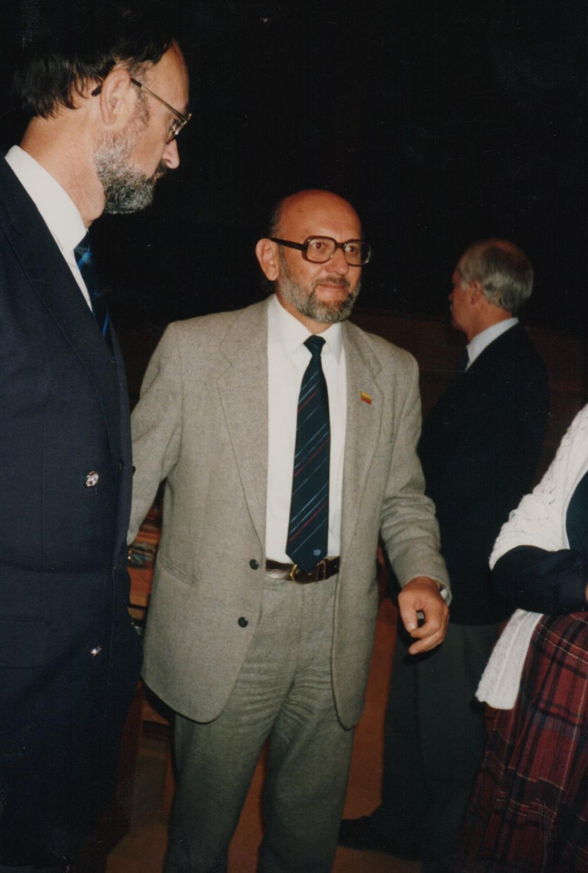 Lietuvos parlamento delegacijos vadovas G. Ilgūnas susitikimo su švedų parlamentarais Švedijoje metu. 1991 m. rugsėjis.