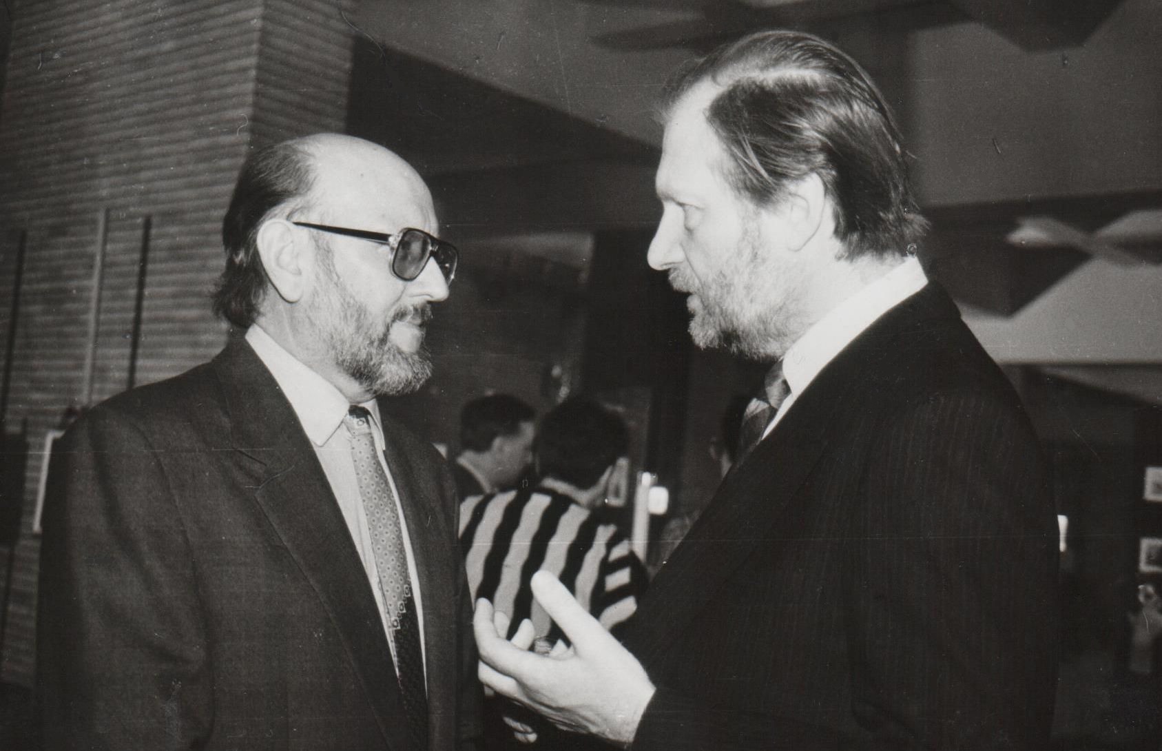 Su aktoriumi Juozu Budraičiu teatro dienos minėjimo metu. 1992 m.