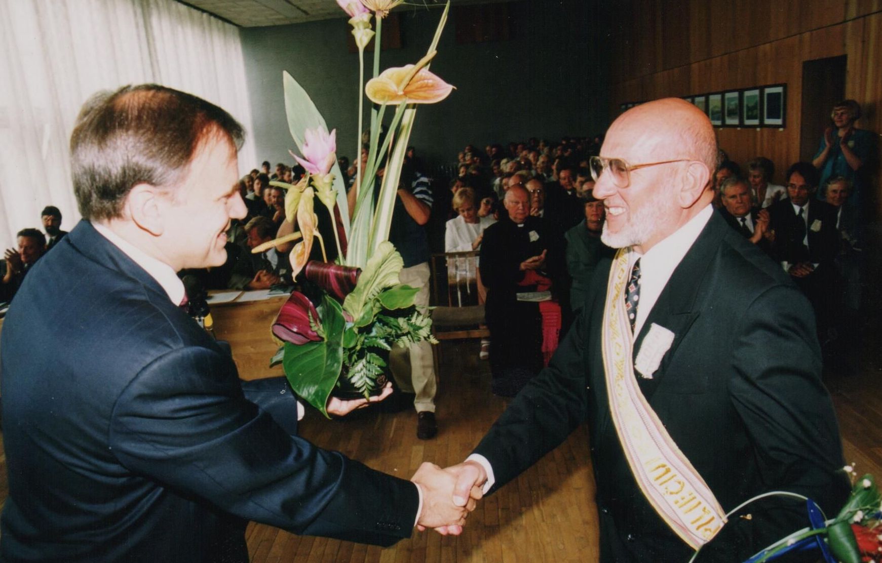 2000 m. rugpjūčio 5 d. Jonavos rajono savivaldybės taryba G. Ilgūnui suteikį Jonavos miesto Garbės piliečio vardą. Su garbingu įvertinimu sveikina senas bičiulis, Lietuvos socialdemokratų partijos pirmininkas V. Andriukaitis.