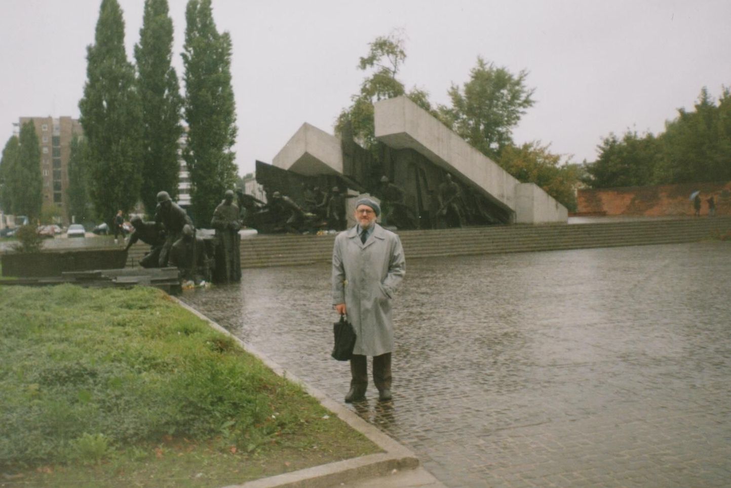 Varšuvoje prie paminklo Varšuvos sukilėliams. 1995 m. rugsėjo 27 d.