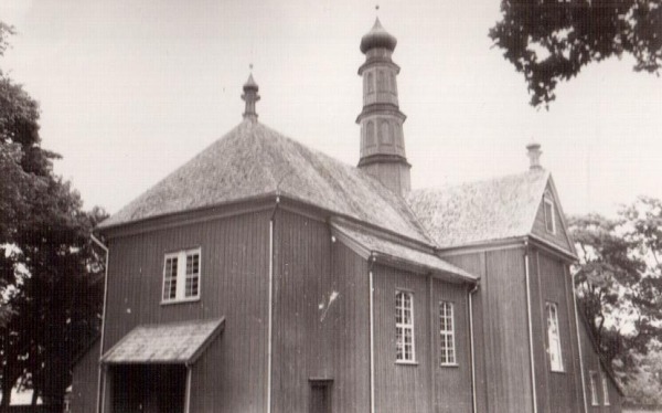 Liolių (Kelmės raj.) bažnyčia, kurioje 1828 m. krikštytas Antanas Mackevičius
