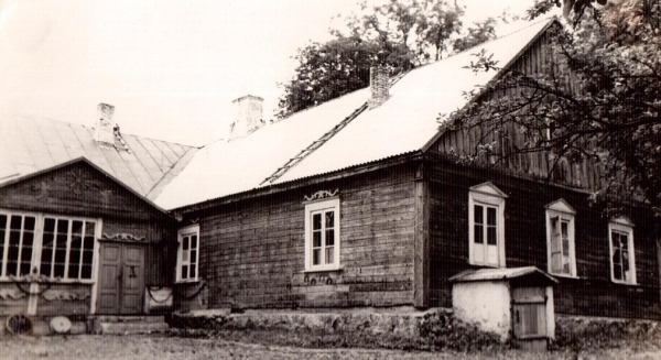 Paberžės klebonija, kurioje 1855–1863 m. gyveno čia kunigaudamas A. Mackevičius.